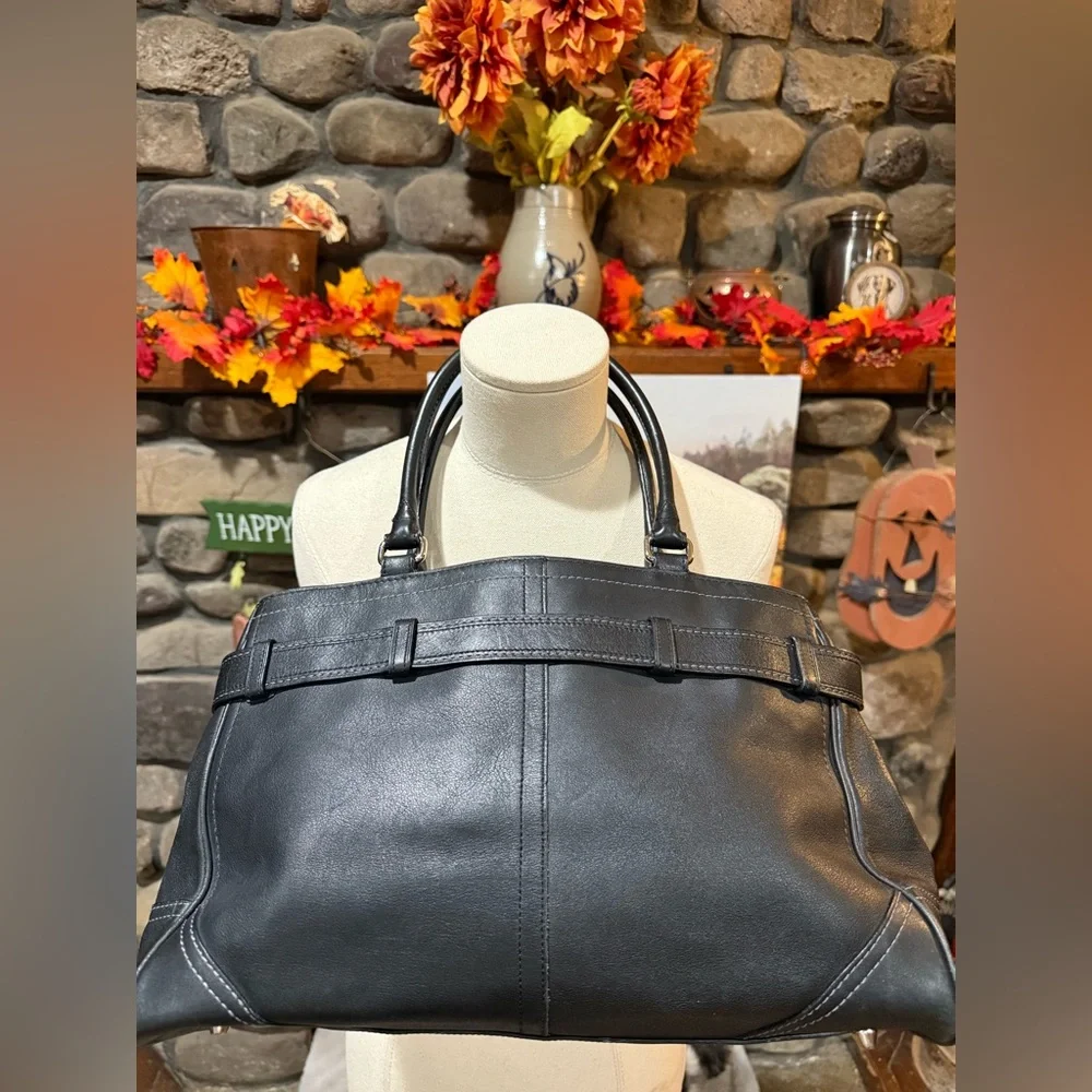 Black Leather Shoulder Bag - Picture 2 of 6